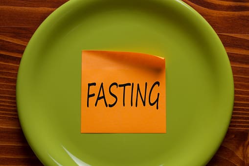 Fasting stickon placed on a green plate